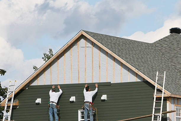 Professional Siding Installation technician working in Rumson, NJ